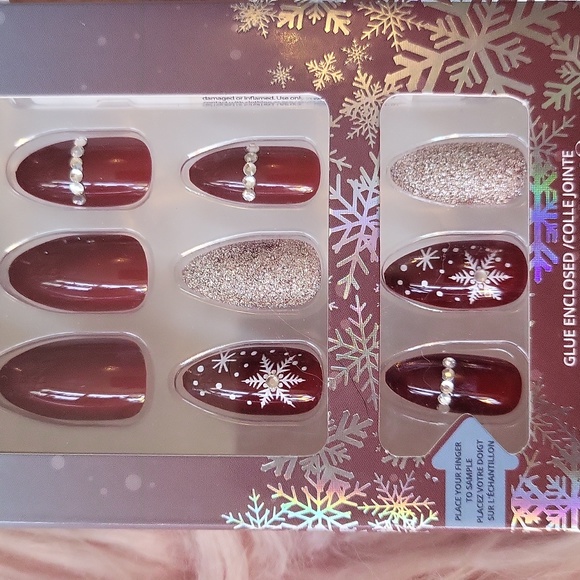 Brand New HOLIDAY INSPIRED W7 GLAMOROUS FALSE NAILS - Picture 3 of 3